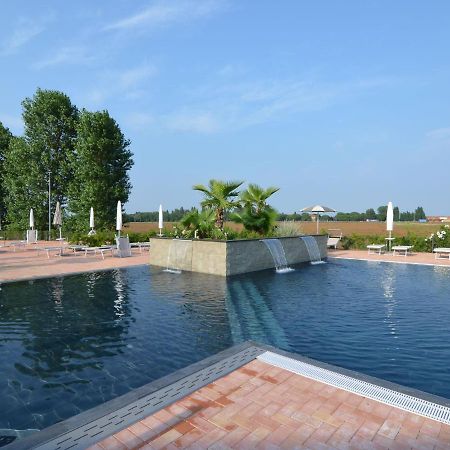 Characteristic Apartment In Codigoro With Pool מראה חיצוני תמונה