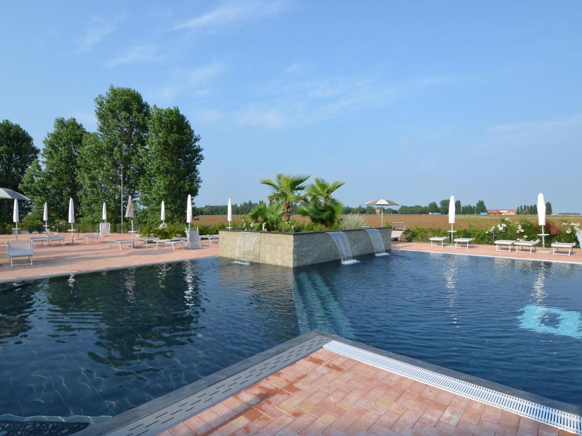 Characteristic Apartment In Codigoro With Pool מראה חיצוני תמונה