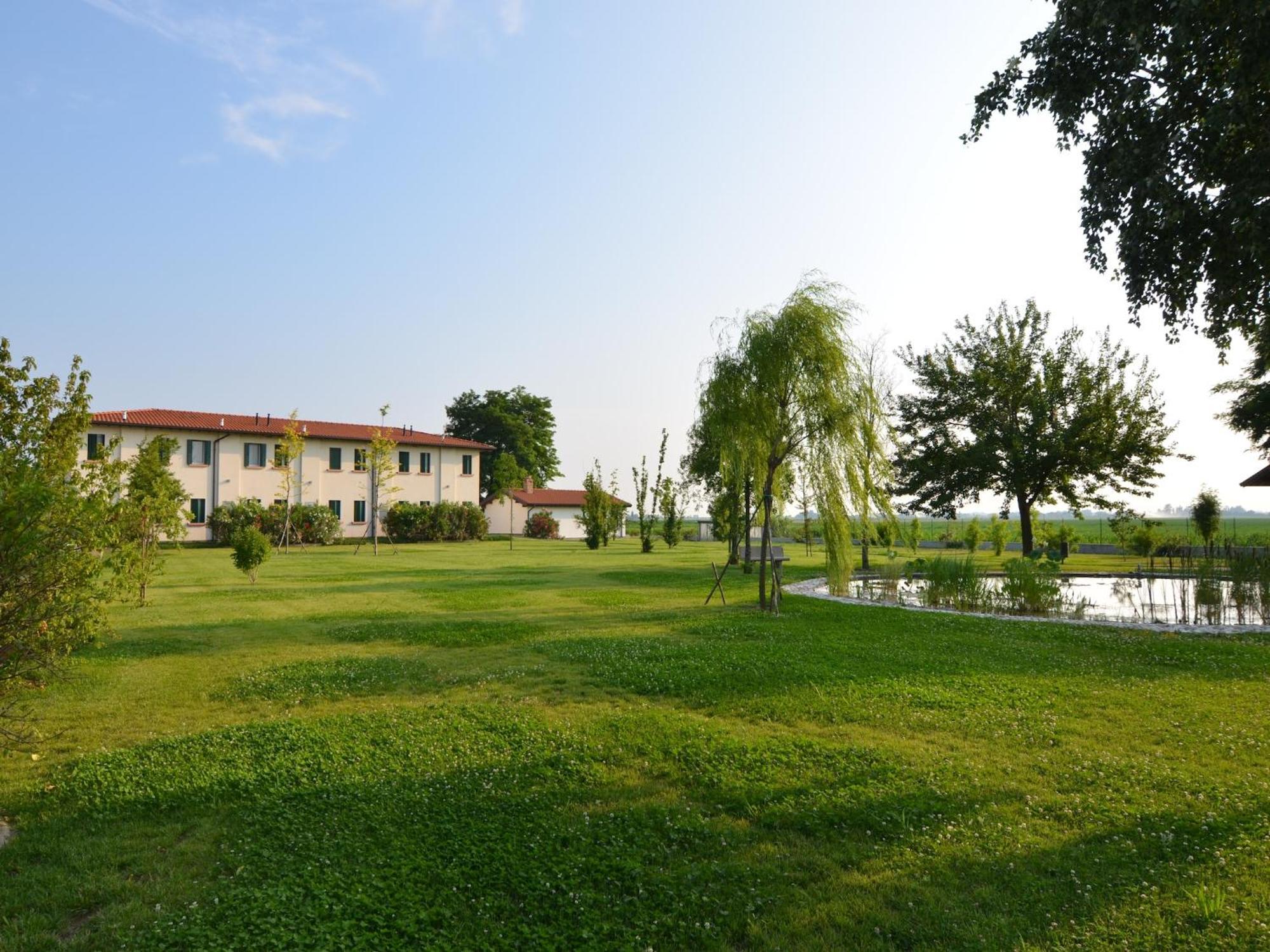 Characteristic Apartment In Codigoro With Pool מראה חיצוני תמונה