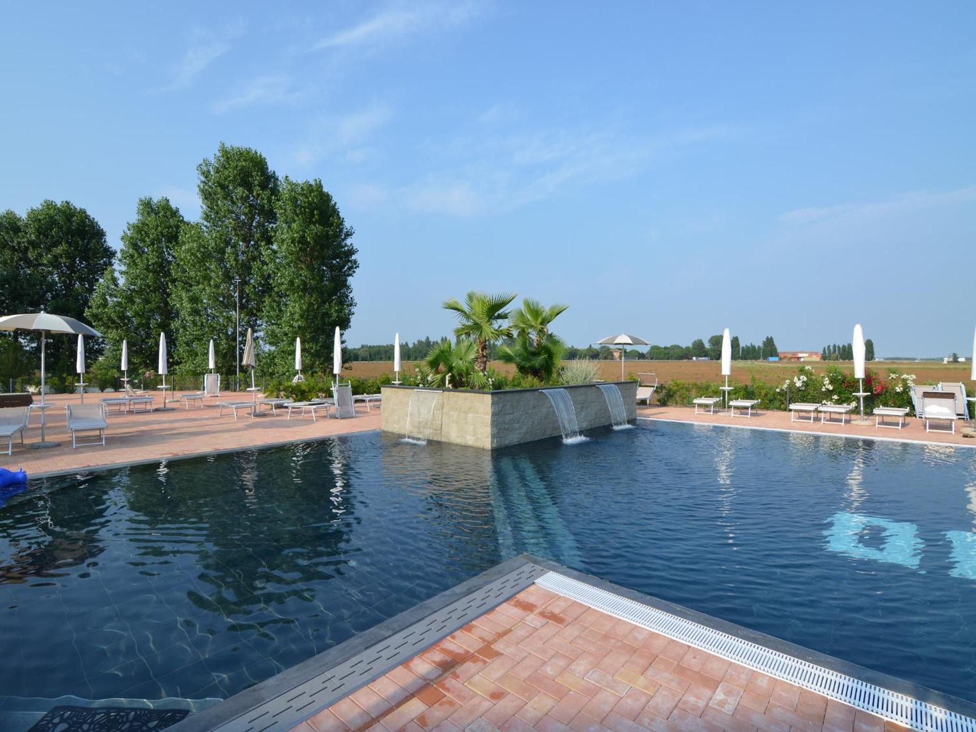 Characteristic Apartment In Codigoro With Pool מראה חיצוני תמונה